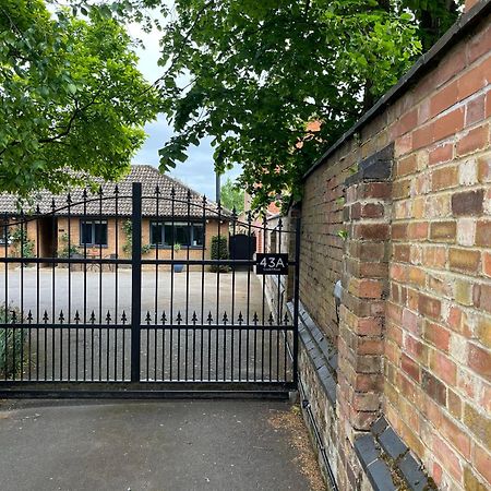 Spalding - Self Contained Studio Double - An Extra Single Bed Can Be Provided Esterno foto